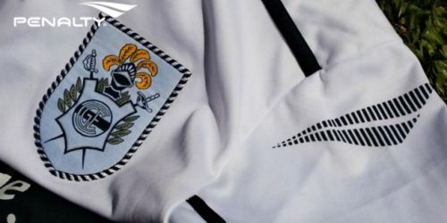 Penalty presentó las nuevas camisetas de Gimnasia LP