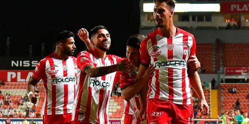 Mesut Özil y Eva Longoria son los nuevos dueños del Necaxa
