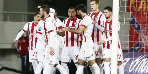 El presidente del Olympiacos castigó al plantel por el bajo rendimiento demostrado