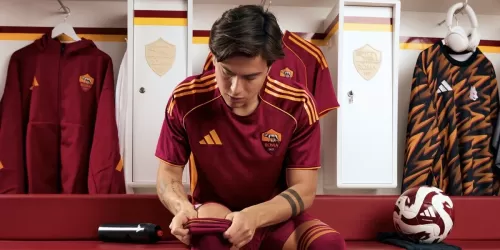 La Roma presentó junto a adidas su nueva camiseta para la temporada 2025/26