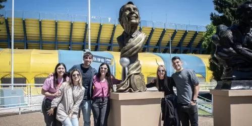 Rosario Central y un nuevo homenaje a Miguel Ángel Russo: inauguró un busto en su honor