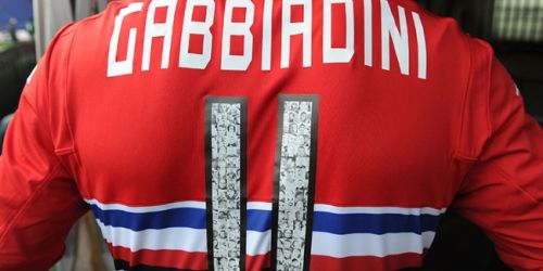 Sampdoria utilizó una camiseta con la cara de sus hinchas en los números
