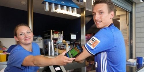 El Schalke 04 se convierte en el primer equipo con &lsquo;chip para compras&rsquo; en su camiseta