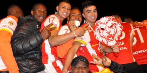Independiente Santa Fe presentó sus nuevas camisetas oficial y alternativa para el 2016