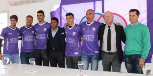 Defensor Sporting presentó sus camisetas para el Campeonato Uruguayo Especial