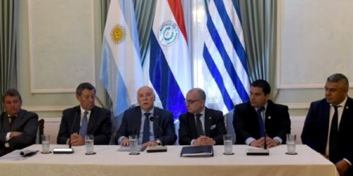 Argentina, Uruguay y Paraguay firman el primer acuerdo para postular el Mundial del 2030