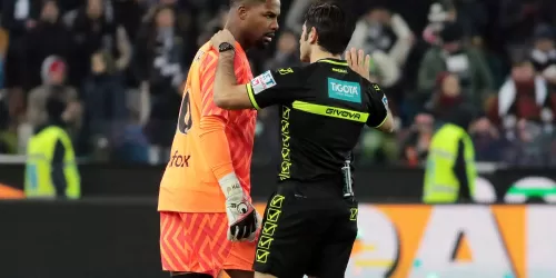 Udinese sancionó a un hincha por actos racistas