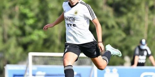 Del handball a debutar con gol en la Selecci&oacute;n de f&uacute;tbol: la historia de Chiara Singarella