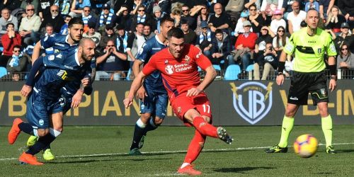 Era gol para un equipo pero el árbitro cobró penal para el otro a partir del VAR