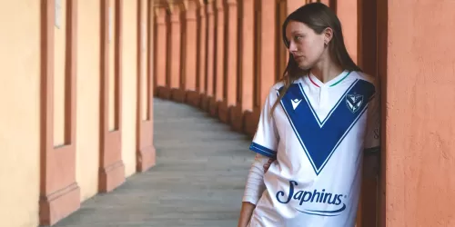 Vélez arrancó su alianza con Macron y presentó sus camisetas para 2025