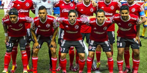 Los jugadores del Tijuana de México sólo pueden utilizar botines rojos