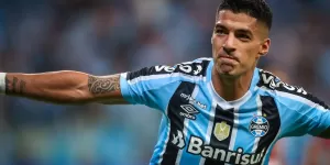 &iexcl;Agotada!: Furor por la camiseta de Luis Su&aacute;rez en Brasil