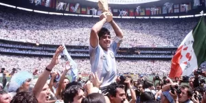 Comenz&oacute; la subasta de la camiseta de la semifinal de 1986 de Maradona