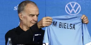 El curioso motivo por el que Marcelo Bielsa tiene un baño a su nombre en Uruguay