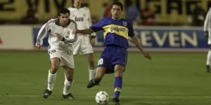 Figo donó la camiseta que usó Riquelme en la Intercontinental del 2000 para un museo de Madrid