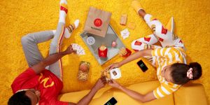 McDonald&rsquo;s present&oacute; la campa&ntilde;a McDelivery Night con dos figuras del f&uacute;tbol argentino 