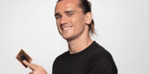 Antoine Griezmann fue nombrado embajador de Yu Gi Oh! y tendrá su propia carta especial