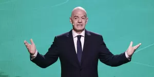 Infantino analiza levantar la sanci&oacute;n a Rusia en las competiciones internacionales
