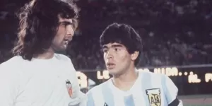 Mario Alberto Kempes recordó a Maradona: "En una cancha se transformaba en otra persona"