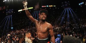 En Miami y con 65 mil personas, Mayweather vuelve a subirse a un ring