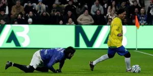 El millonario negocio de Ronaldinho: ¿Cuánto cobra por jugar partidos como “leyenda”?