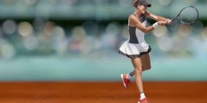 Garbi&ntilde;e Muguruza revel&oacute; su nueva indumentaria para Roland Garros 