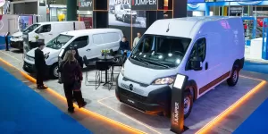 Continúa la ofensiva de utilitarios livianos de Stellantis en Expotransporte 2026