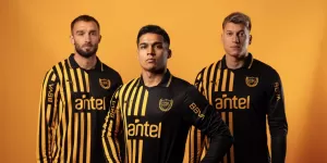 Peñarol presentó su camiseta aniversario por los 135 años