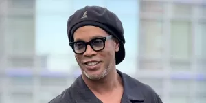 Ronaldinho se lanza como cantante: presentó su álbum de rap y funk "Bruxaria 051"