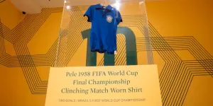 Se subast&oacute; una camiseta hist&oacute;rica de Pel&eacute; por 4,9 millones de d&oacute;lares