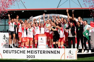 Junto con adidas, el Bayern M&uacute;nich lanz&oacute; por primera vez una camiseta exclusiva para las mujeres