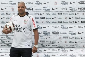 El brasilero Adriano ser&aacute; due&ntilde;o y jugador del Miami United