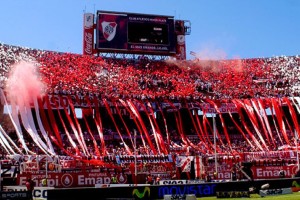 Una empresa a&eacute;rea argentina rembolsar&aacute; a los hinchas de River 