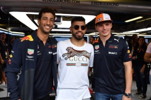 Agüero visitó los boxes de la Fórmula 1 gracias a uno de sus patrocinadores