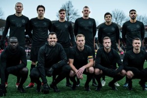 El AIK de Suecia lanz&oacute; una edici&oacute;n especial de camiseta completamente negra que ya es furor