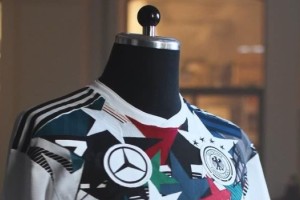 Mercedes Benz se despide de la Selecci&oacute;n alemana con una camiseta especial edici&oacute;n limitada