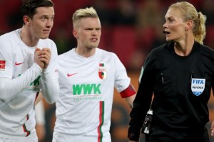 Cancelaron la transmisi&oacute;n de un partido en Ir&aacute;n porque el &aacute;rbitro era mujer