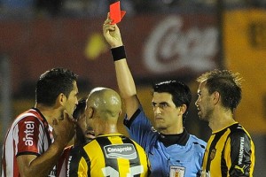 &Aacute;rbitros uruguayos intiman a la AUF por sus derechos de imagen