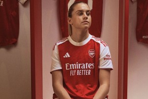 Arsenal y adidas lanzaron la camiseta titular de la temporada 2025/26
