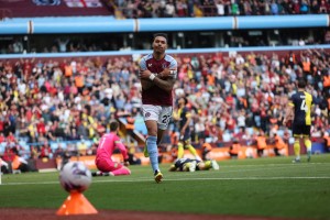 Aston Villa confirm&oacute; a Betano como nuevo patrocinador principal