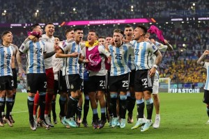 Atento Scaloni: ¿qué futbolistas están al límite de amarillas en Argentina?