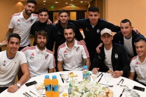 El jugador de Atlas que se quedó con cuatro camisetas de River