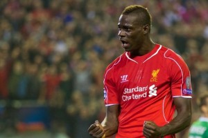 Se conoci&oacute; una pol&eacute;mica clausula en el contrato de Balotelli cuando jugaba en el Liverpool