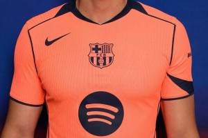 El Barça revive su historia con la nueva camiseta naranja 2025/26