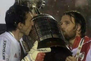 Reusch, la marca que se col&oacute; en la foto del campe&oacute;n