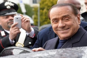 Berlusconi vende casi la mitad del Milan para poder comprar jugadores