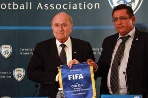 Blatter propuso un partido por la paz entre Israel y Palestina