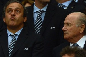 Investigan a Platini por recibir 2 millones de d&oacute;lares de Blatter