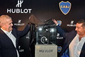 Con la presencia de Angelici, Pampita y varios jugadores, Boca present&oacute; relojes personalizados de un nuevo sponsor