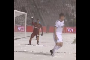 El delantero que le tiró una bola de nieve a su oponente en la MLS